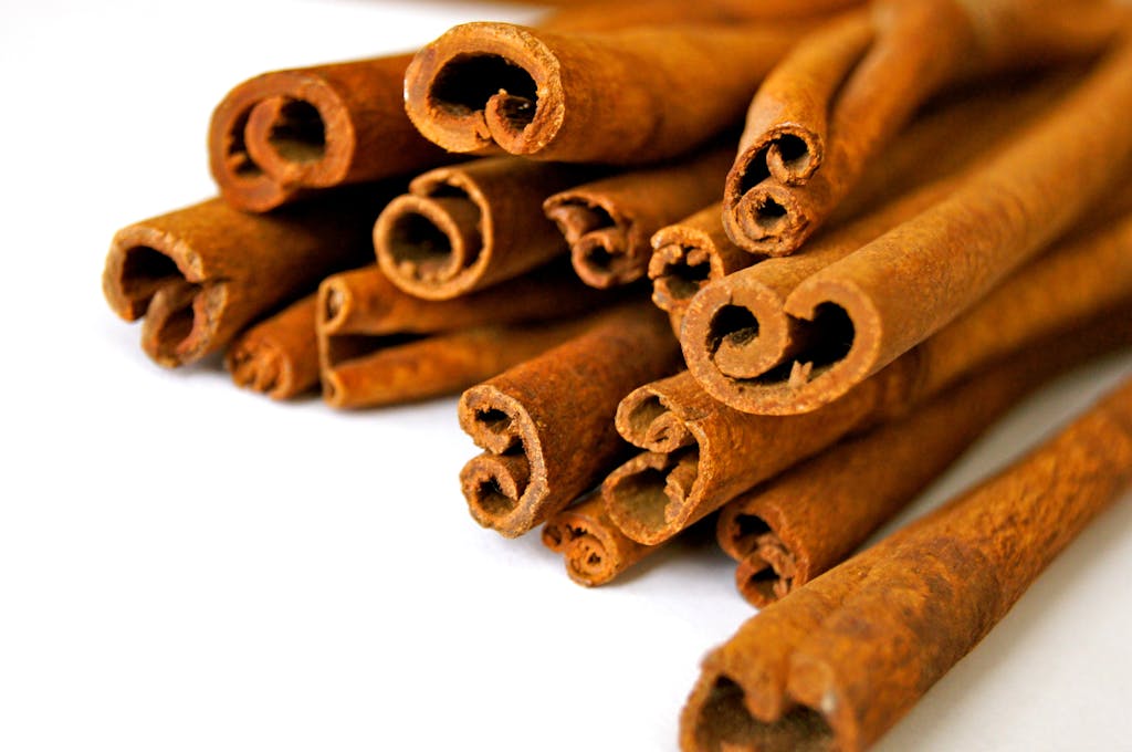 The Power of Chinese Herbal Medicine: Common Herbs and Their Uses 8 Aromatic cinnamon sticks displayed in a close-up view, capturing the texture and rich brown color.